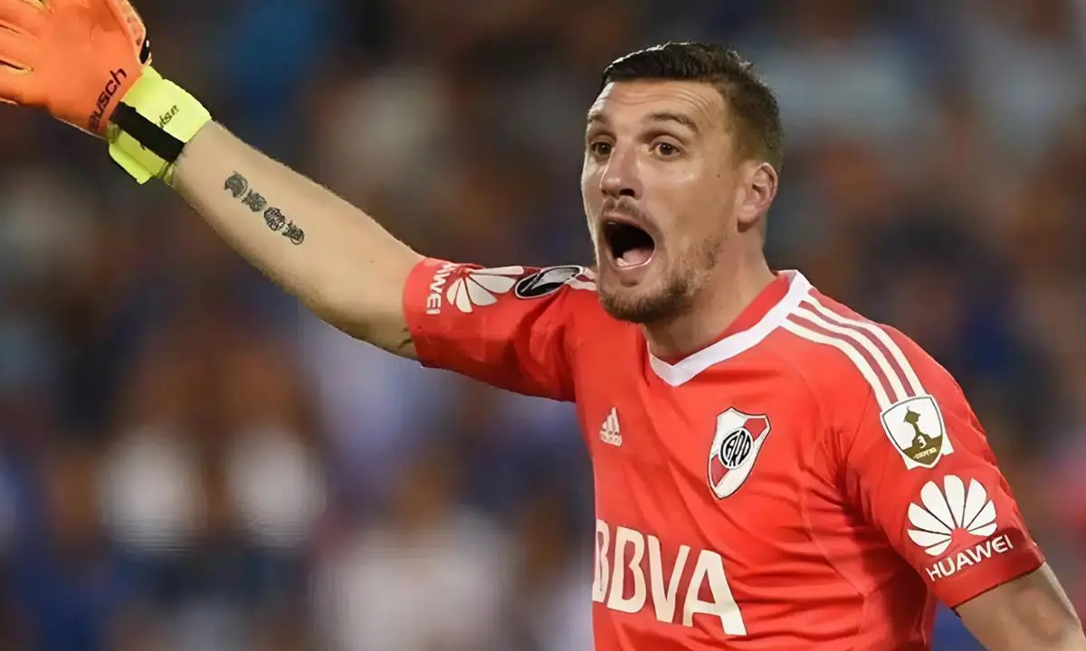 Gigante brasileiro negocia com o goleiro Armani, do River Plate