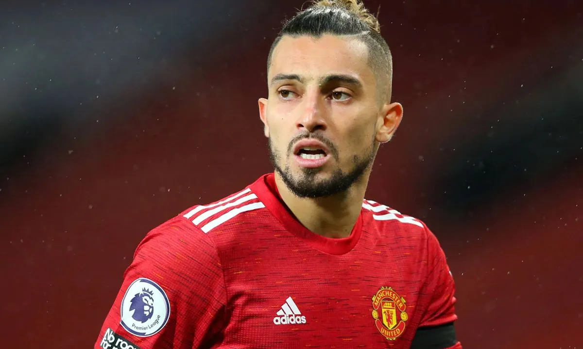 Ex-United, Alex Telles vem sendo especulado em gigante do Brasileirão