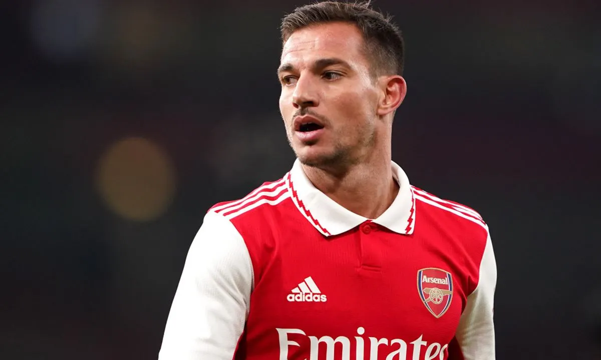 Ex-Arsenal, português Cédric Soares vira alvo de clube do Brasileirão