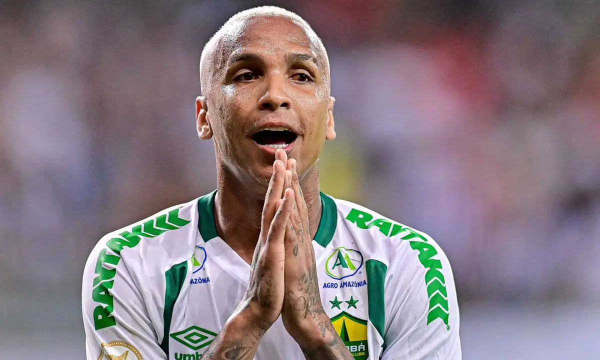 Atlético-MG encaminha contratação do atacante Deyverson, do Cuiabá