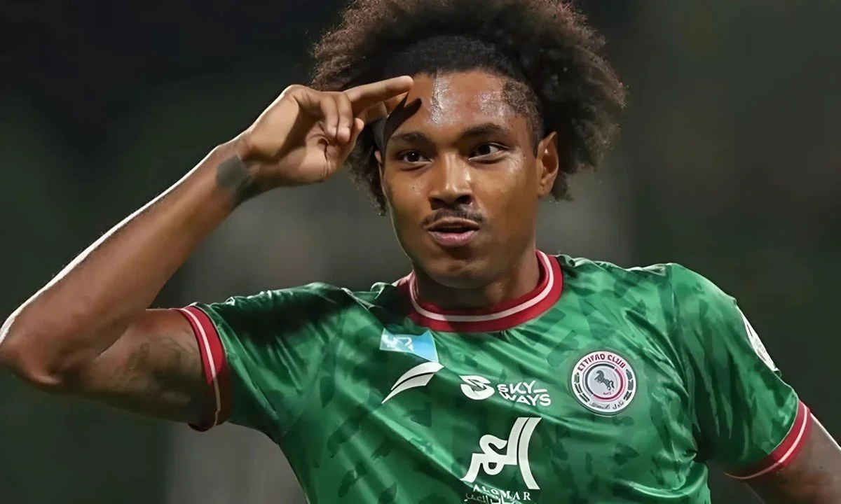 Corinthians faz consulta pela contratação do atacante Vitinho, ex-Fla