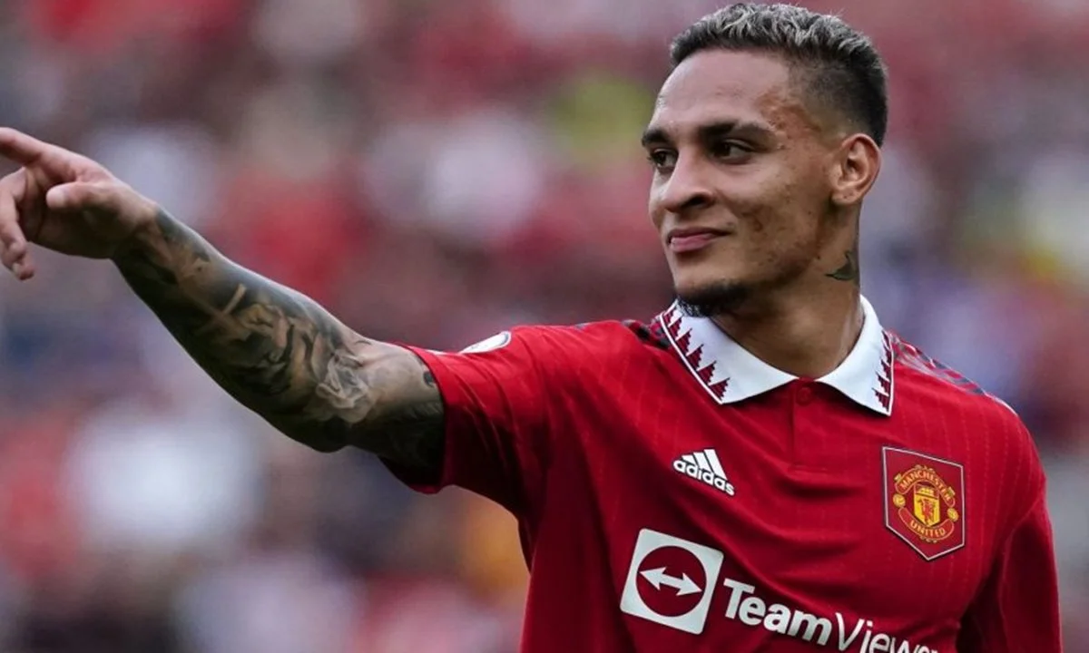 Antony avisa o United que deseja ser emprestado e jogar no Flamengo