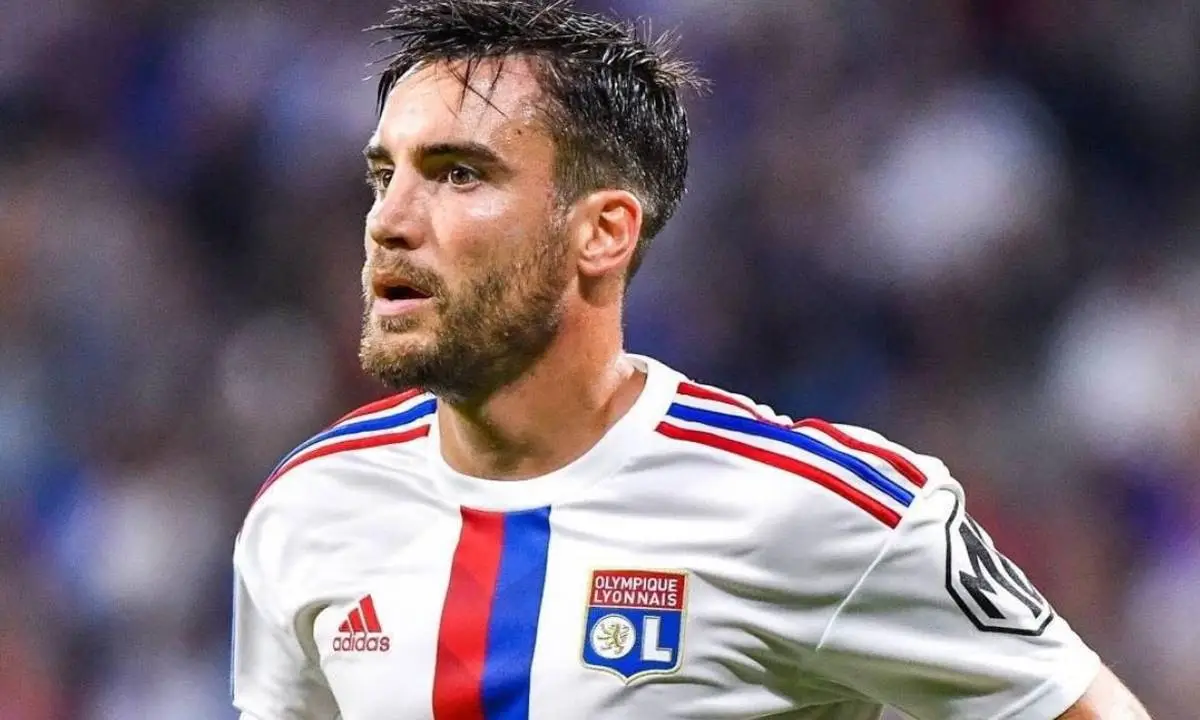 Tagliafico negocia sua saída do Lyon e está na mira de gigante brasileiro
