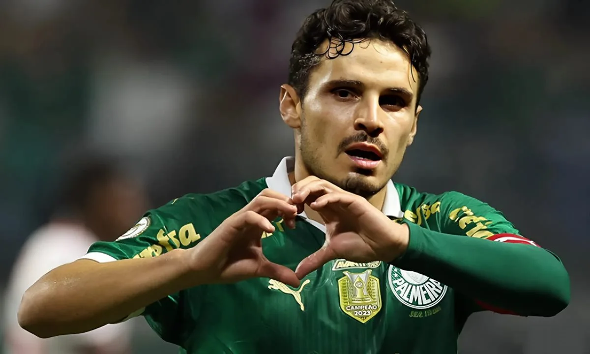 Após contatos, Palmeiras impõe condição para negociar Raphael Veiga