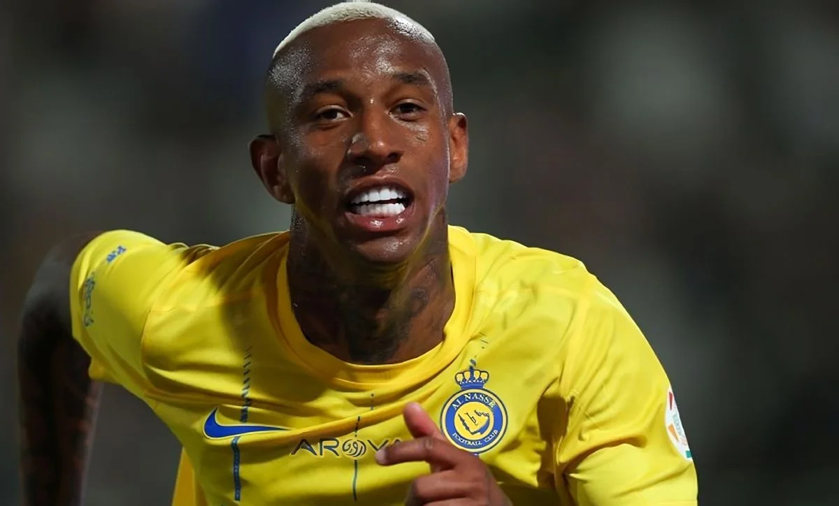 Flamengo monitora Anderson Talisca com aval de Filipe Luís para 2025