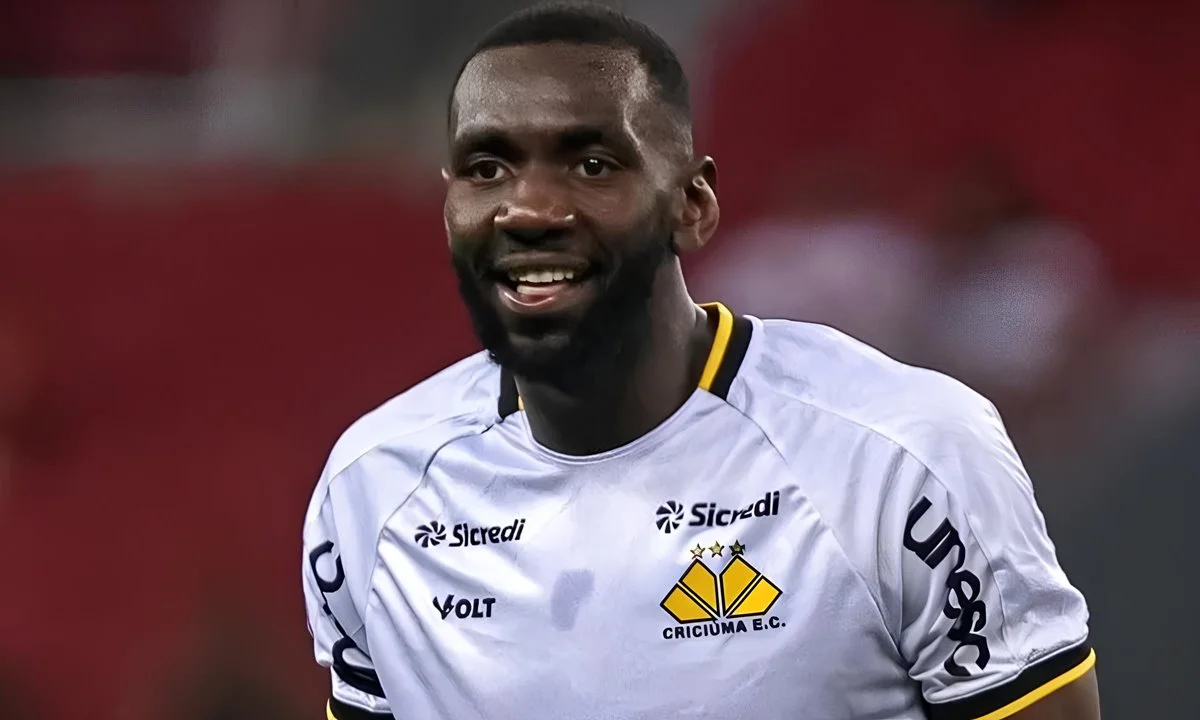 Cruzeiro acerta a contratação do atacante Yannick Bolasie, do Criciúma