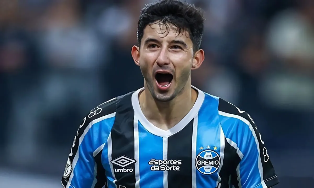 Palmeiras volta a negociar com Villasanti, mas tem concorrência do Fla