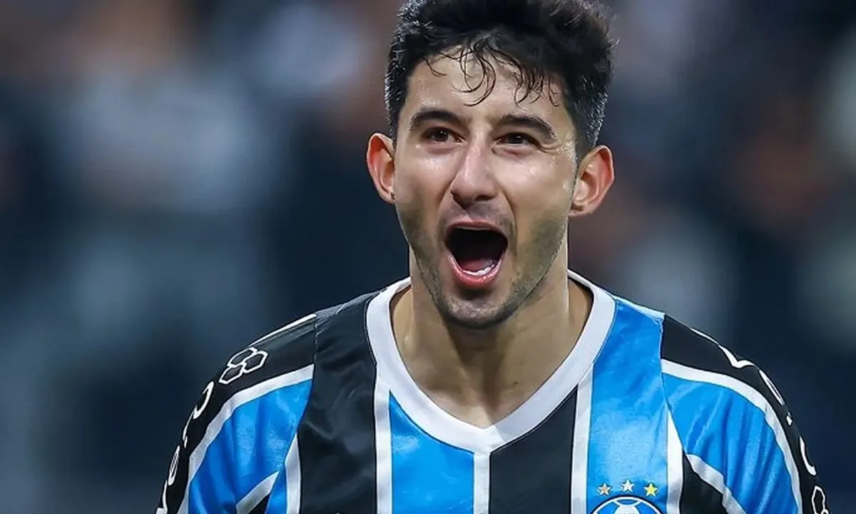 Grêmio reduz pedida por Mathías Villasanti, Palmeiras e Galo se animam