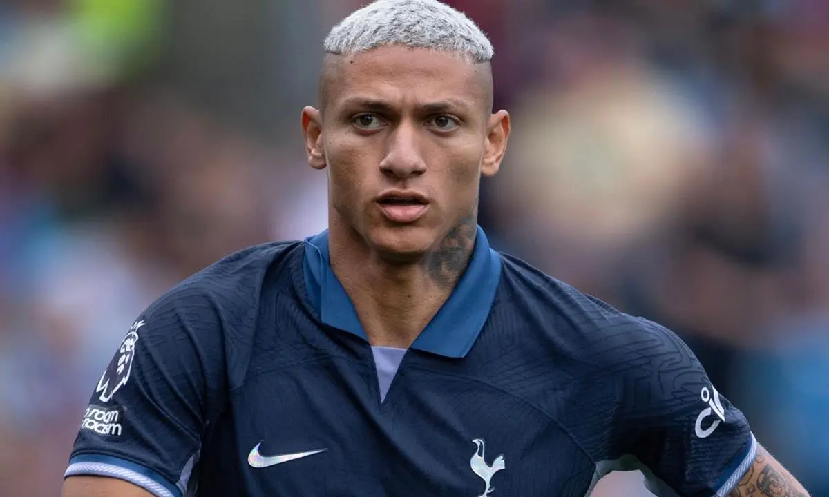 Tottenham aceita negociar Richarlison, e clubes brasileiros monitoram
