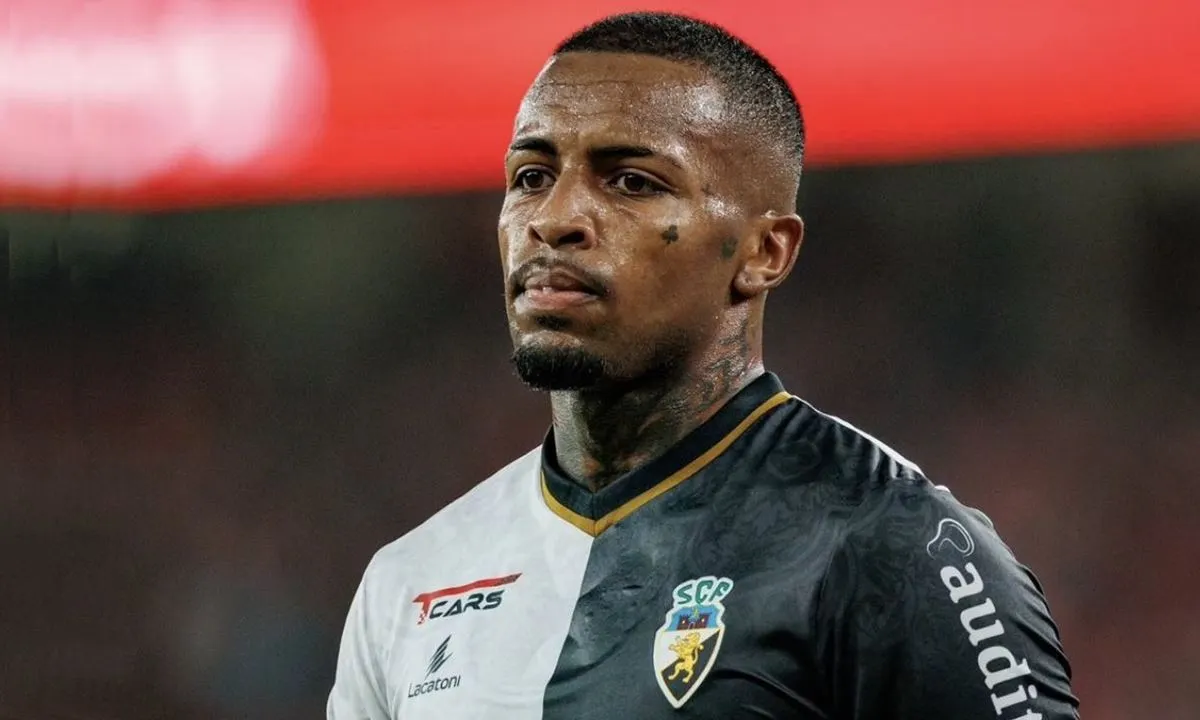 Corinthians negocia com David Pastor, lateral que brilhou em Portugal