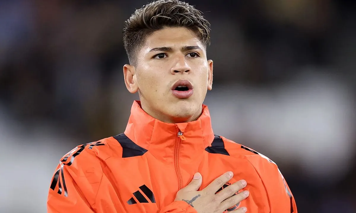 Flamengo negocia com Jorge Carrascal, meia colombiano vira alvo de peso