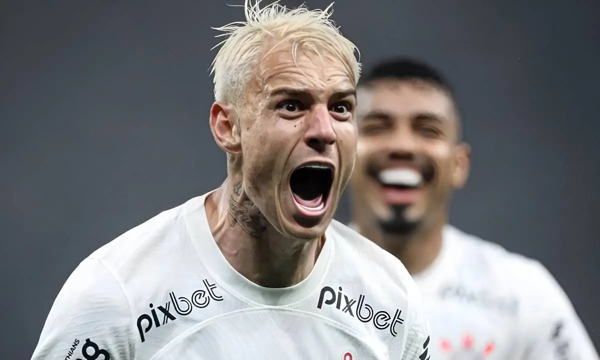 Sondado por três clubes brasileiros, Roger Guedes fala sobre possível volta