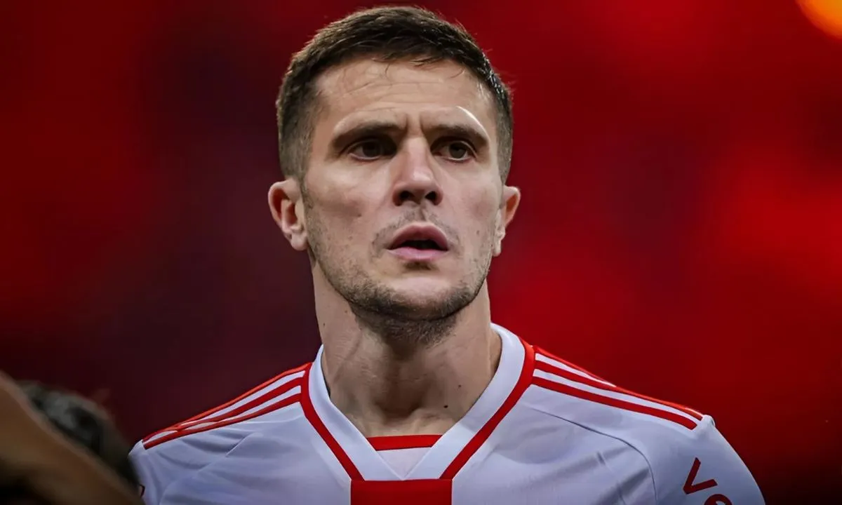 Ex-Inter e hoje no River, lateral Fabrício Bustos negocia com o São Paulo