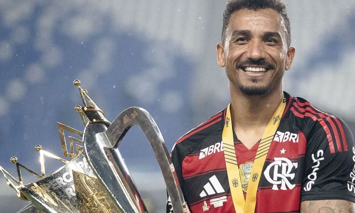 Milan vai tentar tirar Danilo do Flamengo na próxima janela de janeiro