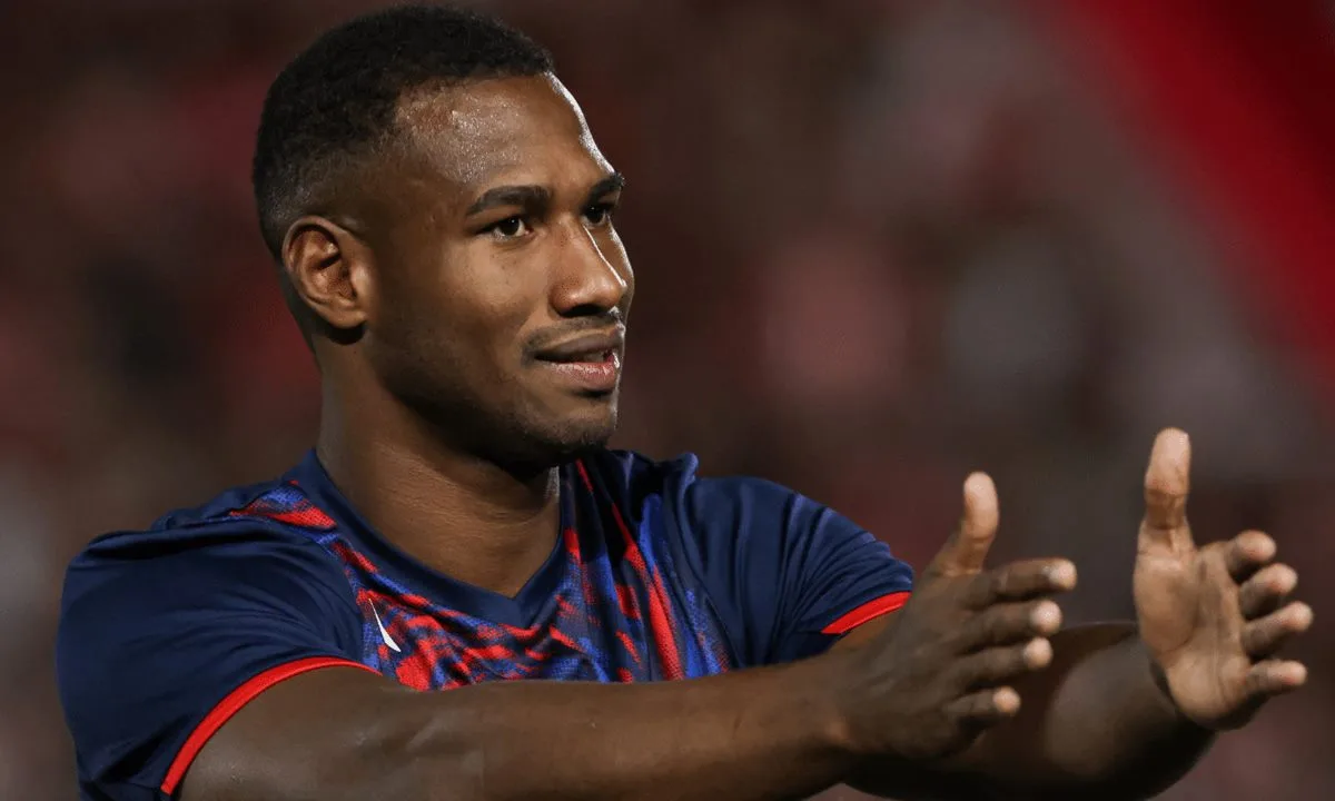 Botafogo abre negociação com o zagueiro colombiano Jhohan Romaña
