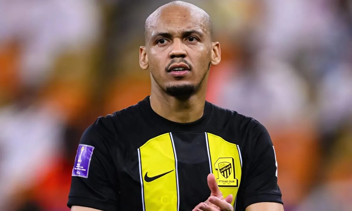 Ex-Liverpool, volante Fabinho se oferece ao Palmeiras, que toma decisão