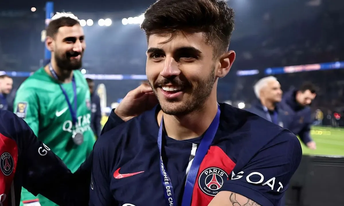 Ex-São Paulo e hoje no PSG, Lucas Beraldo pode reforçar o Palmeiras
