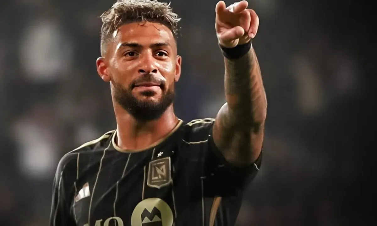 Fluminense se aproxima do atacante Bouanga por um valor surpreendente