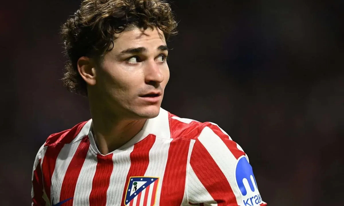 Barcelona vai em busca de Julián Alvarez como substituto de Lewandowski